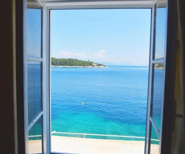 Efi\'S Cottage By The Sea